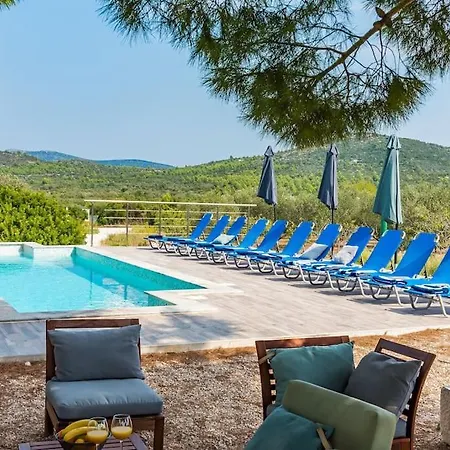 Cozy And Chic Little House With Pool Ivinj-2