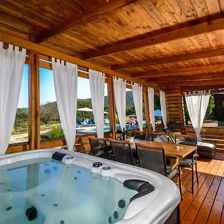 Holiday home Cozy And Chic Little House With Pool Ivinj-2