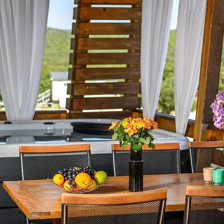 Cozy And Chic Little House With Pool Ivinj-2 Сasa de vacaciones *