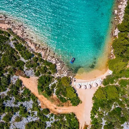 Feriehus Cozy And Chic Little House With Pool Ivinj-2 *