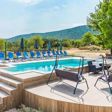 Cozy And Chic Little House With Pool Ivinj-2 Feriehus