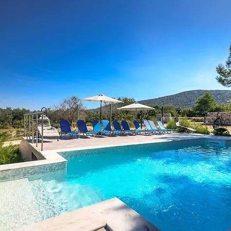 Cozy And Chic Little House With Pool Ivinj-2 Tisno