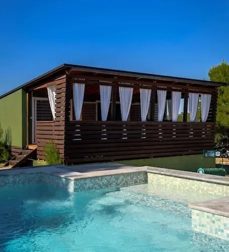Cozy And Chic Little House With Pool Ivinj-2 Vakantiehuis Tisno