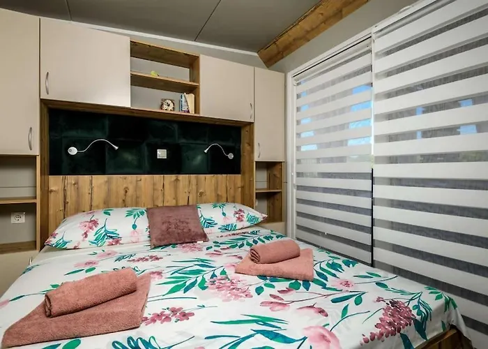 Cozy And Chic Little House With Pool Ivinj-2 Vakantiehuis Tisno