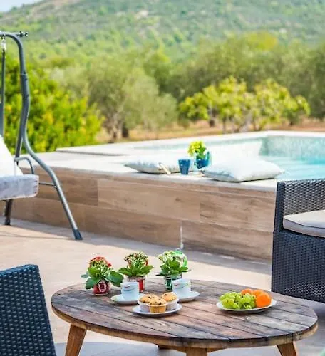 Cozy And Chic Little House With Pool Ivinj-2 Vakantiehuis Tisno