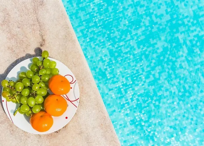 Cozy And Chic Little House With Pool Ivinj-2 迪斯诺