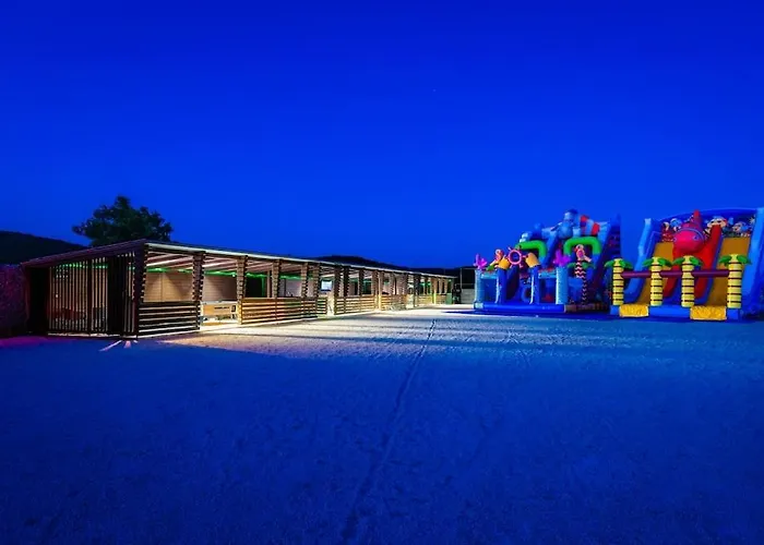 Cozy And Chic Little House With Pool Ivinj-2 Vakantiehuis *