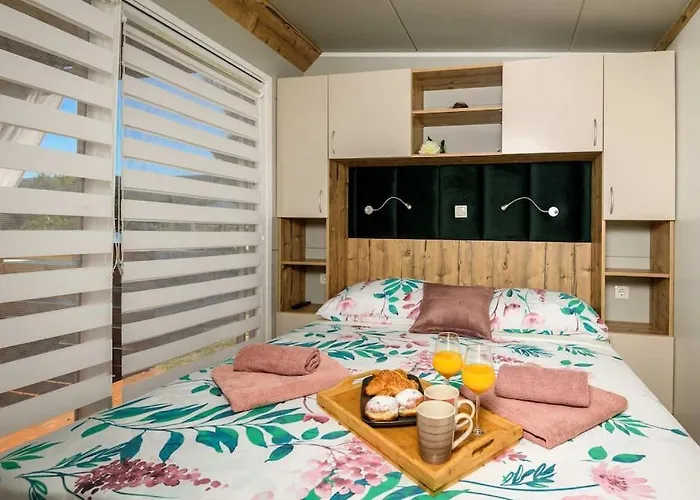 Vakantiehuis Cozy And Chic Little House With Pool Ivinj-2 *