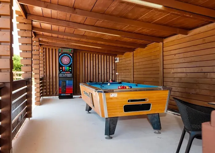 Cozy And Chic Little House With Pool Ivinj-2 Vakantiehuis Tisno