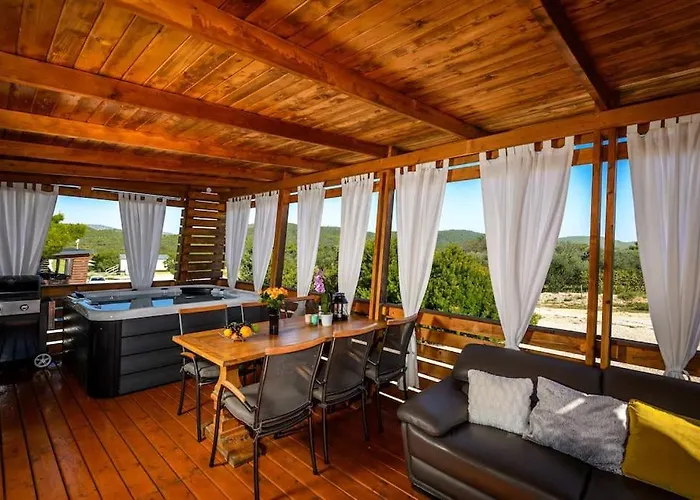 Cozy And Chic Little House With Pool Ivinj-2 度假居 迪斯诺