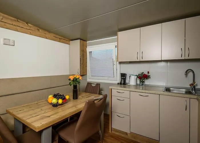 Cozy And Chic Little House With Pool Ivinj-2 度假居 迪斯诺