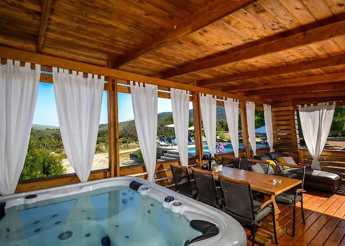 Cozy And Chic Little House With Pool Ivinj-2