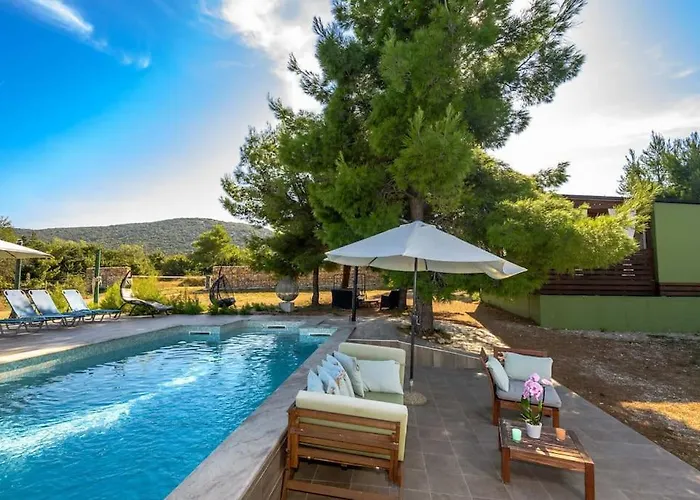 Cozy And Chic Little House With Pool Ivinj-2 Vakantiehuis *