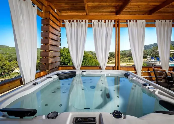 度假居 Cozy And Chic Little House With Pool Ivinj-2 *