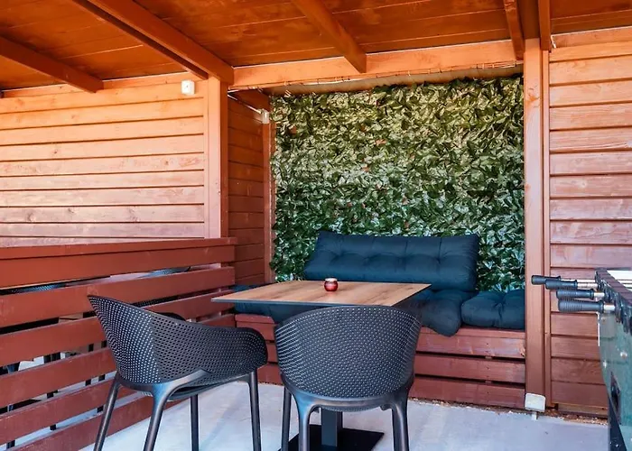 Cozy And Chic Little House With Pool Ivinj-2 Vakantiehuis