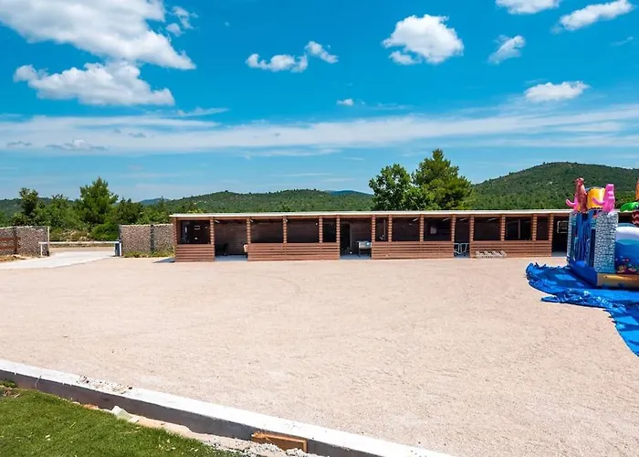 Cozy And Chic Little House With Pool Ivinj-2 Vakantiehuis